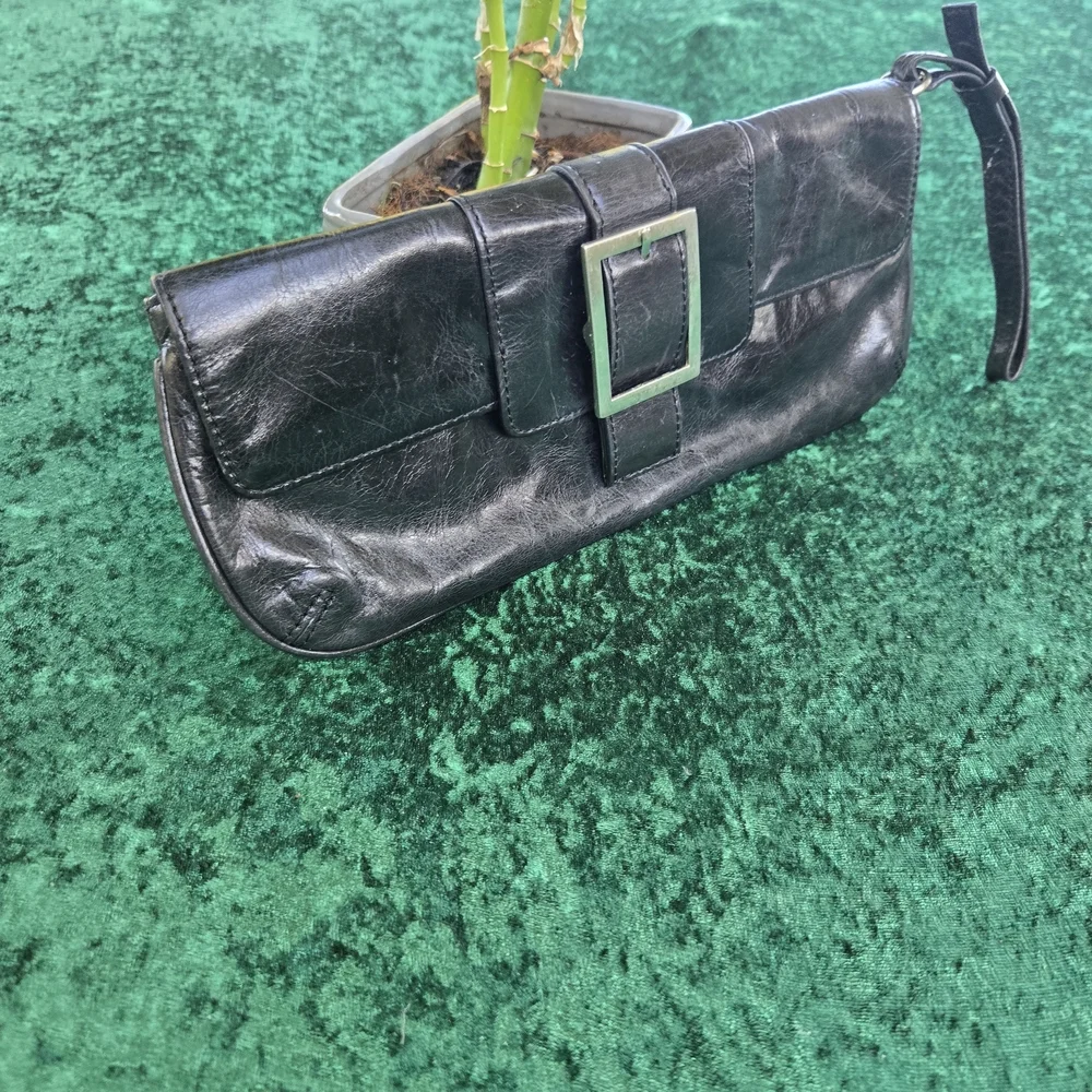 Kenneth Cole Reaction Black Leather Cosmetic Clutch 395
